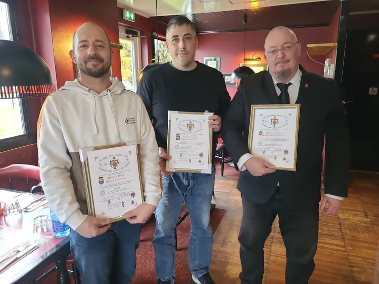 Les Chevaliers Mathieu, Nicolas et Frédéric.